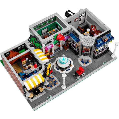 Конструктор LEGO Creator Assembly Square (10255) Купити в Україні