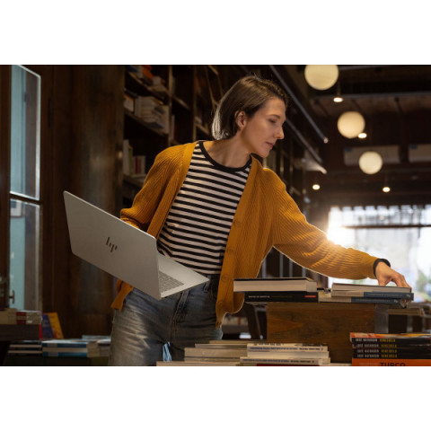 Ноутбук HP OmniBook 7 14-fr0000ua 14" 3K OLED, Intel U7-255H, 32GB, F1TB, UMA, Win11, сріблястий